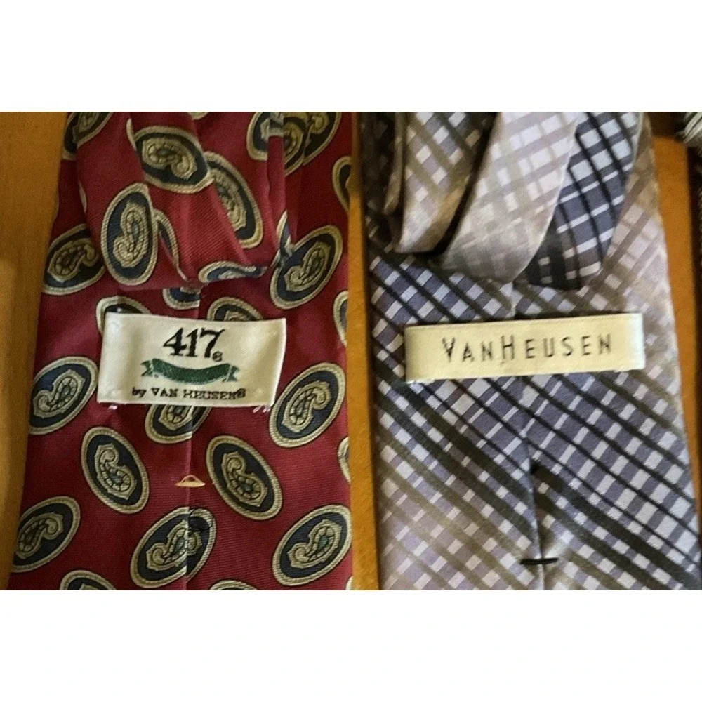 Lot Of 11 Men's Silk Neck Ties, Van Heusen,‎ IZod, Danel Craig, And More
